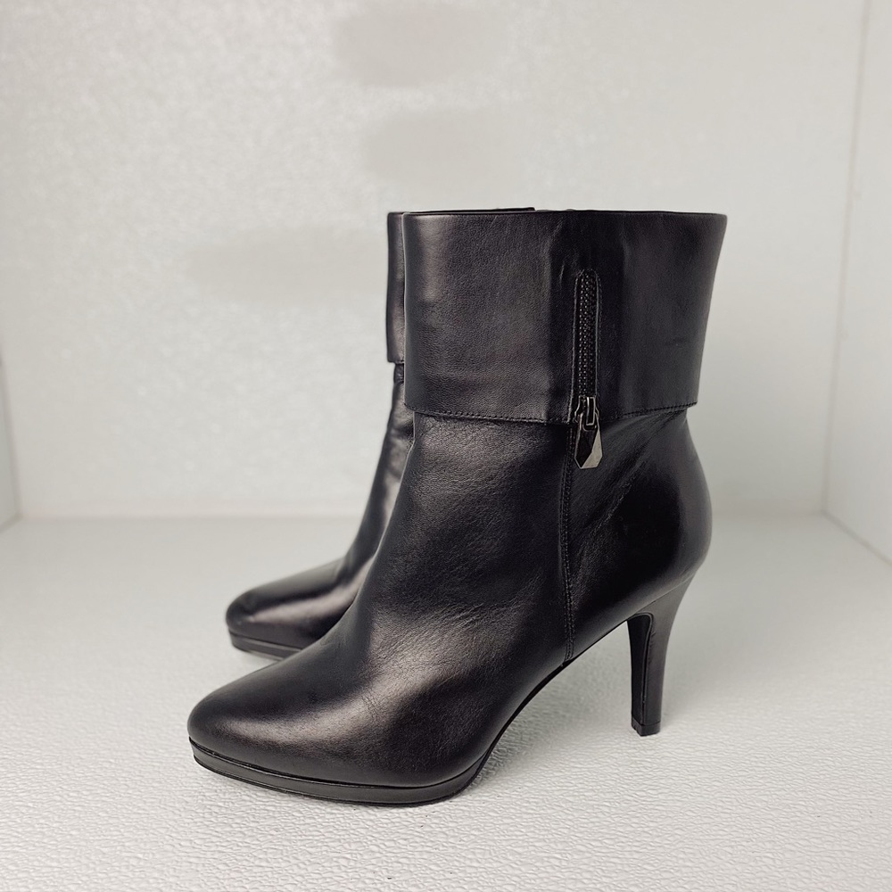NEW TAHARI Gabe Leather Foldover Heel Boots 9.5